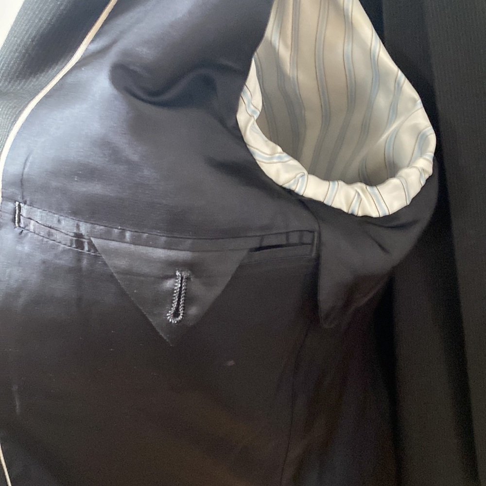 Black Perry Ellis suit, includes jacket 42 SHT and pants 34/30 - Picture 7 of 12